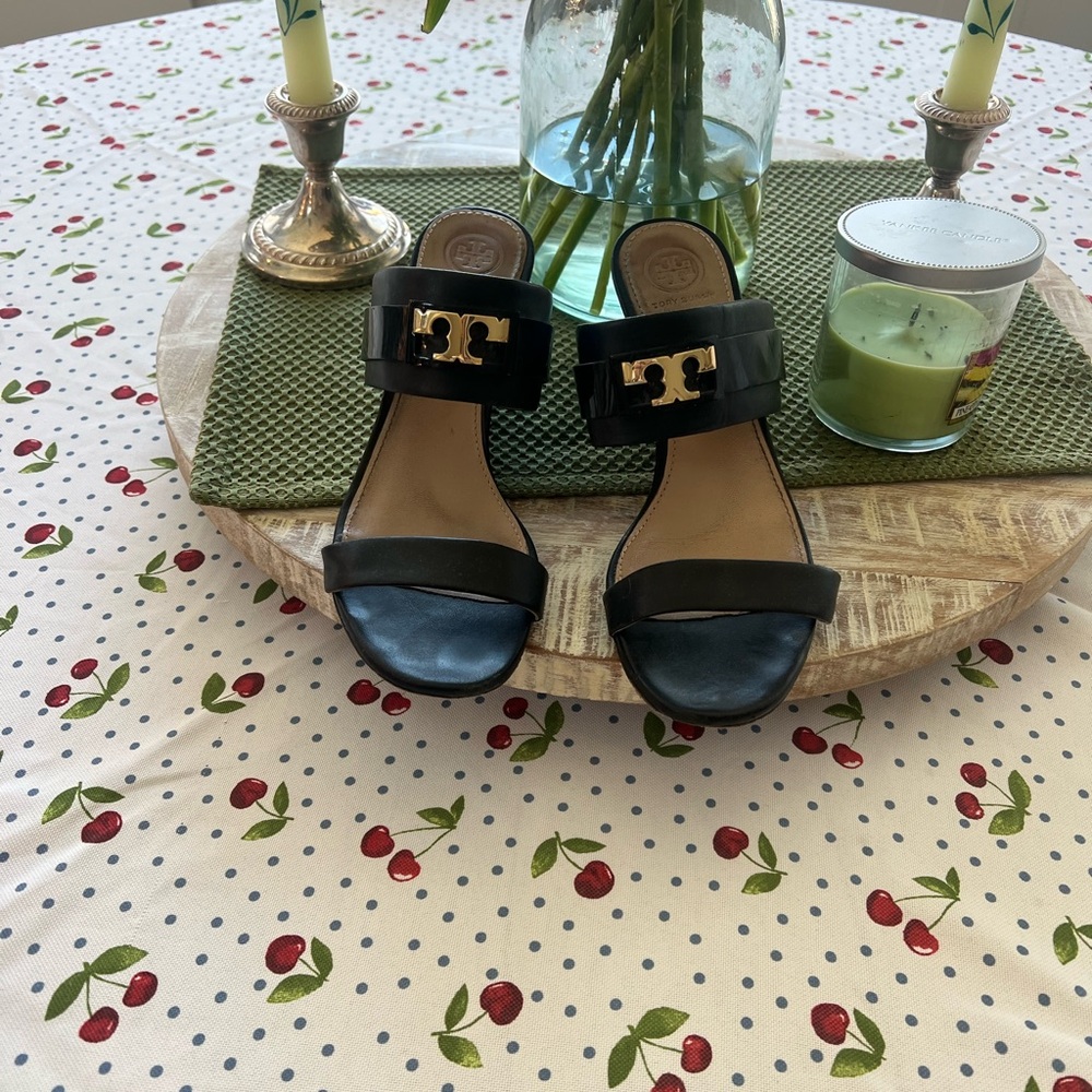 GUC Tory Burch Wedges 8.5 see photos
